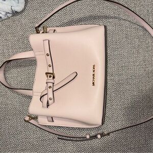 Medium size Michael Kors light Pink Satchel / crossbody Leather purse GUC